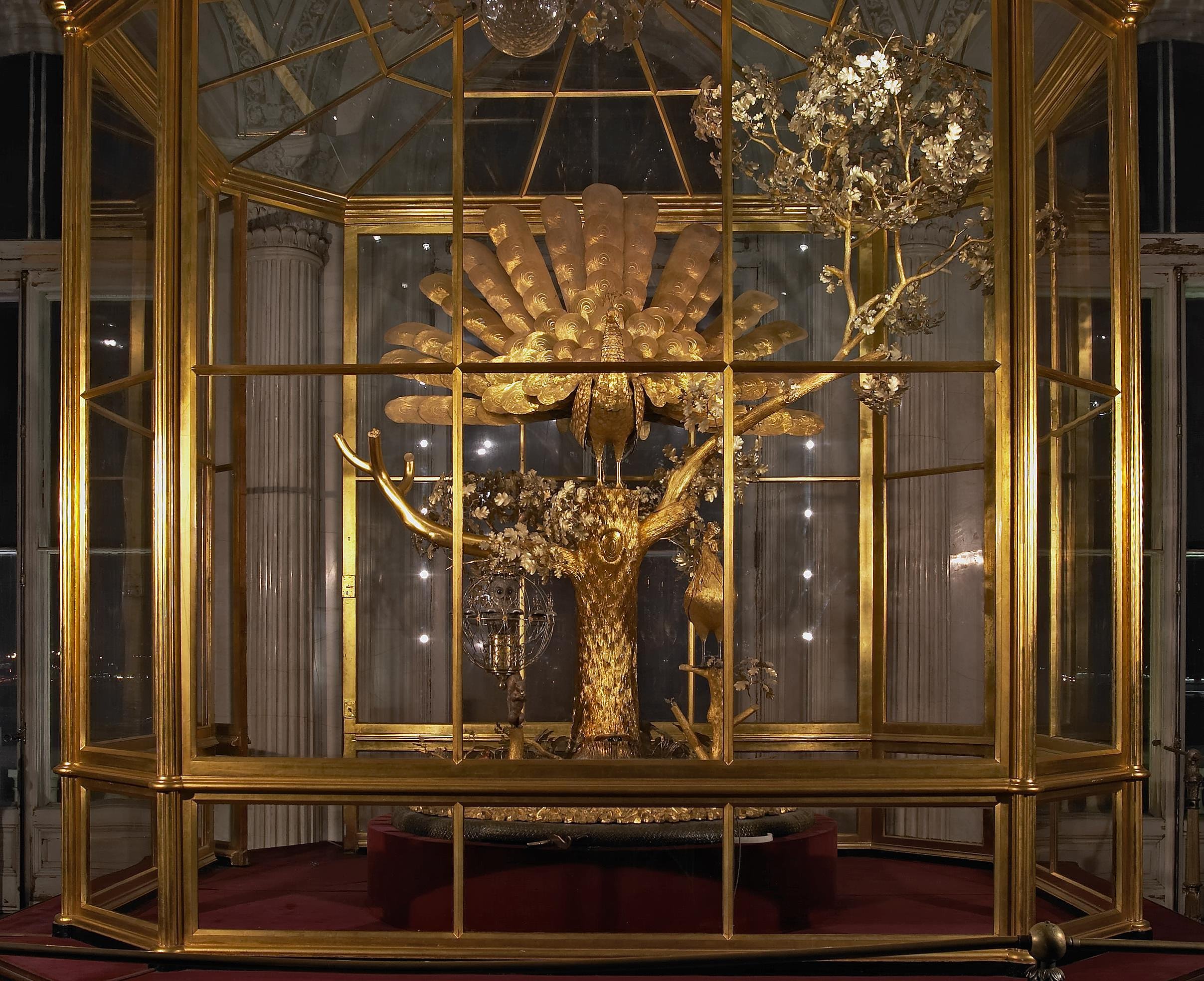파빌리온 홀 (Pavilion Hall)의 공작 시계 (Peacock Clock)